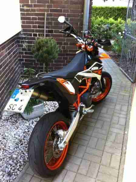 Supermoto KTM 690 SMC - R Akrapovic
