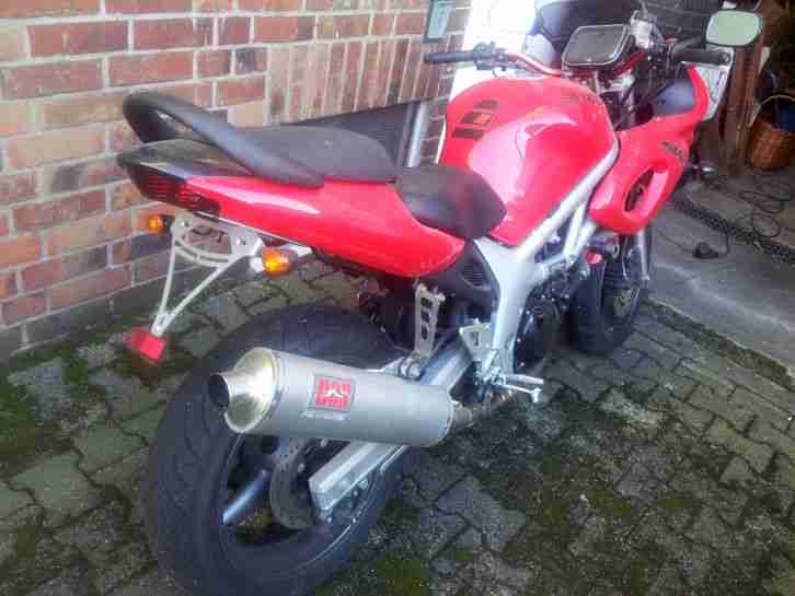 Suzuki 650 SV Ferrarirot, Sportauspuff, Garagenfahrzeug, unfallfrei, 35.600 t/km