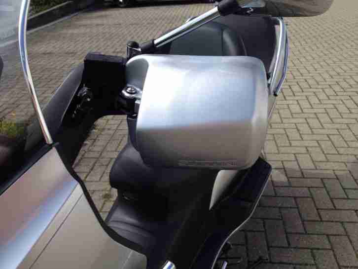 Suzuki Burgman AN 400 im Neu Zustand Bj 2001 33921KM VIEL ZUBEHÖR
