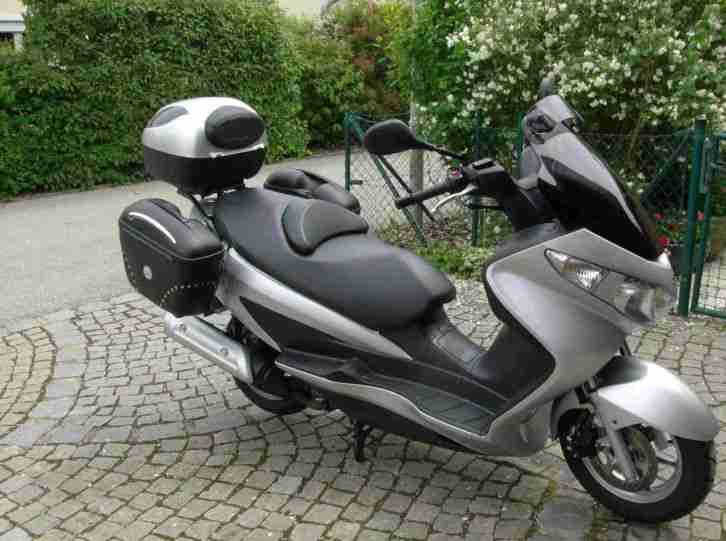 Suzuki Burgman UH 200 sehr selten mit Koffer+Navi+Bühne+