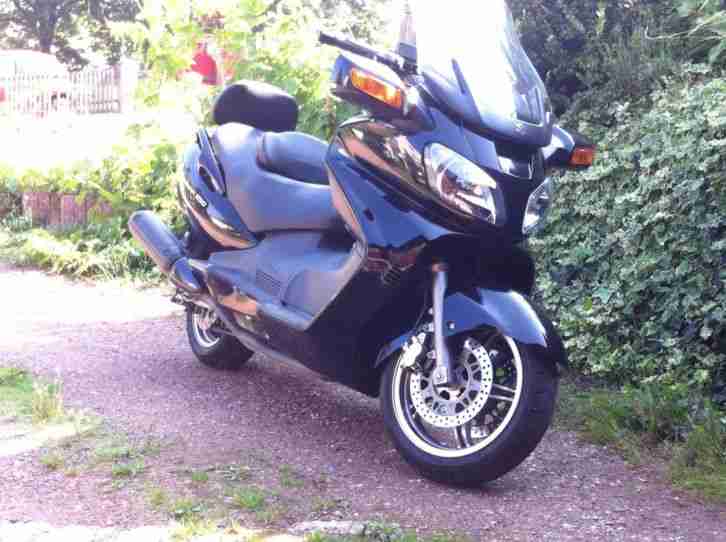 Suzuki Burgmann Roller 650 ccm 48 PS