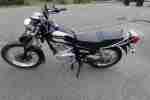 GN 125 Motorrad mit 125 cm³ und Mikuni