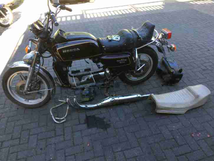 Suzuki GS 1000 Bj.1980 62300 km mit Koffer