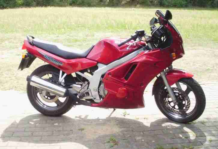 Suzuki GS 500 E TÜV neu 18.000 km mit Vollverkleidung in ROT