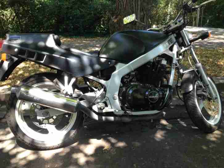 Suzuki GS 500 E mit Gimbel Racing Sitzbank matt schwarz
