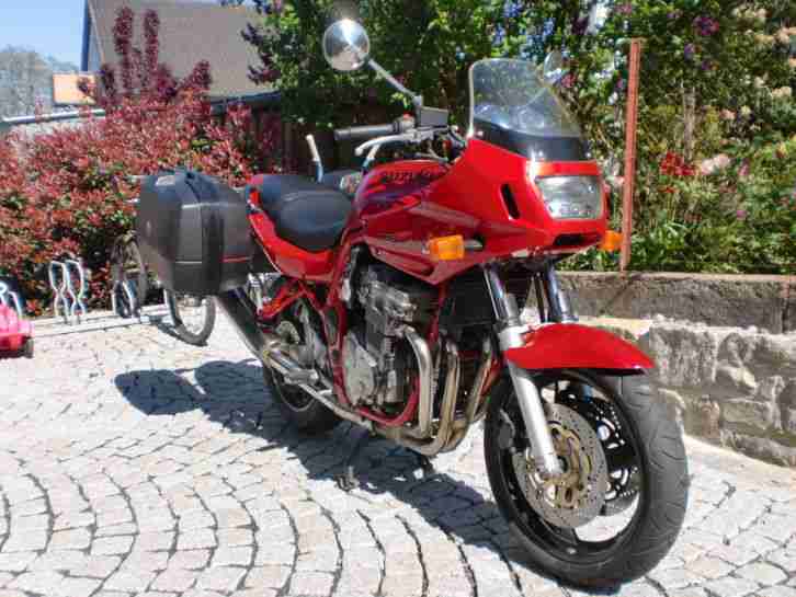 Suzuki GSF 600 S Bandit mit GIVI-Koffersystem