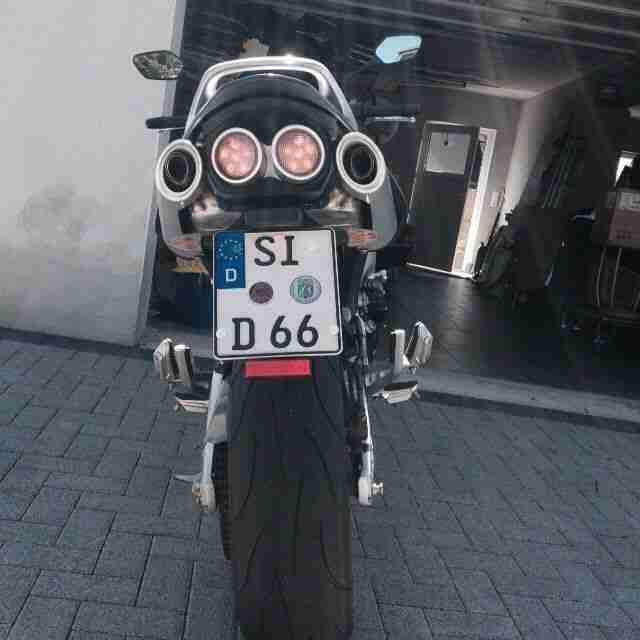 Suzuki GSR 600 Bj.2008 TÜV 10/16 viele Extras Topgepflegt 27000km 2. Hand 98PS