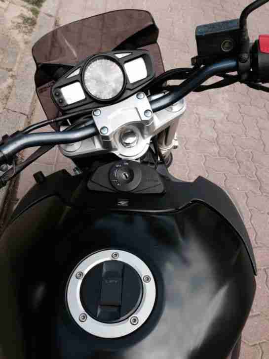 Suzuki GSR 600 Mit Devil Auspuff Und vielen Extras - Schwarz/Matt