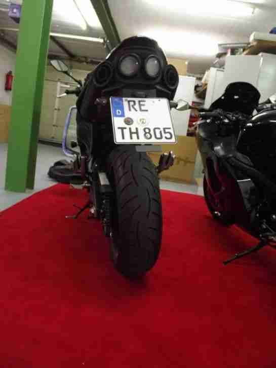 Suzuki GSR 600, schwarz, Bagster Tankrucksack, Sturzpad, schw. Scheibe unfallfre