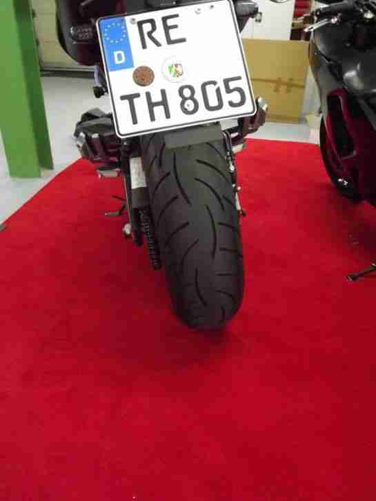 Suzuki GSR 600, schwarz, Bagster Tankrucksack, Sturzpad, schw. Scheibe unfallfre