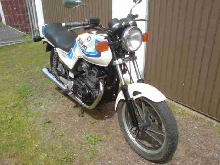 Suzuki GSX 400 E Top Zustand,HU 05/2016, plus neuer Helm mit Handschuhen !!!