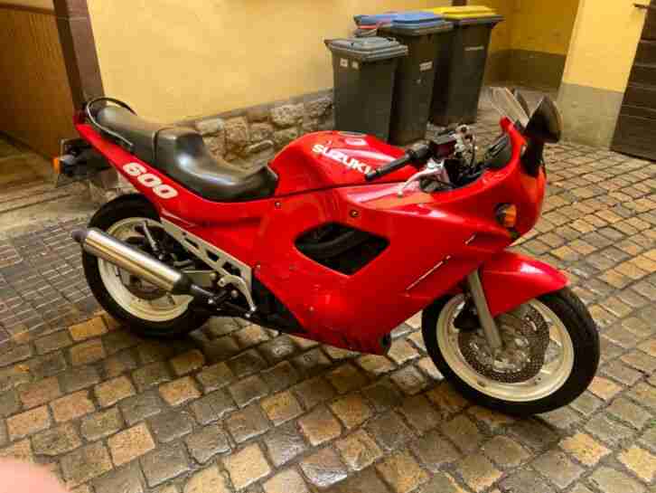 Suzuki GSX 600 A2