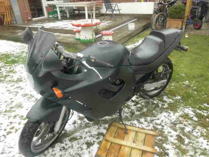 Suzuki GSX 600 F TÜV 8/17 39tkm Mattschwarz Devil 4 in 1 läuft perfekt