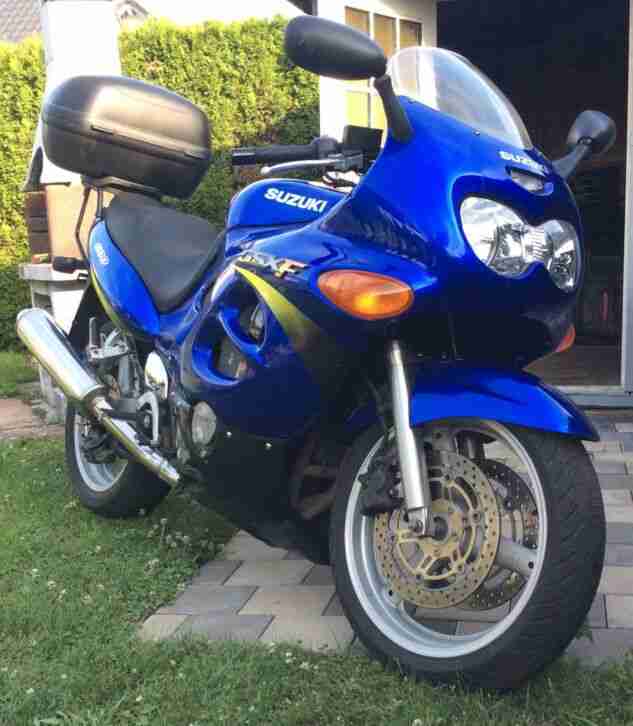 Suzuki GSX 600, F mit 21000 Km ,Aus zweiter Hand ,Baujahr 2002 ein Tages Auktion