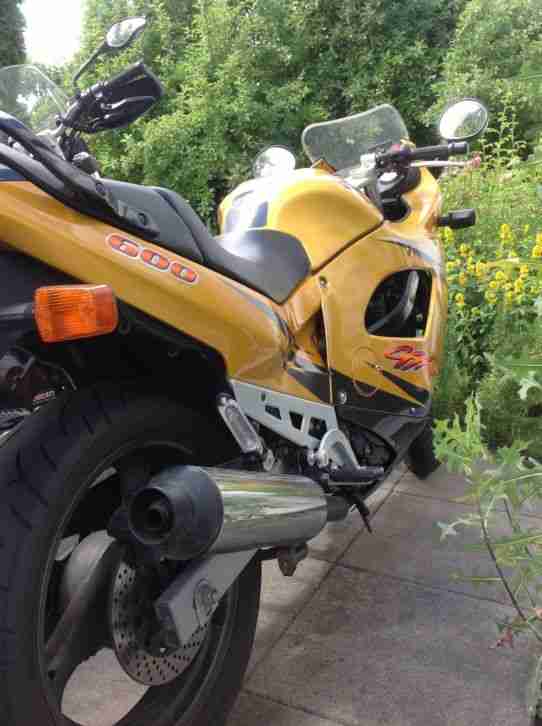 Suzuki GSX 600 F, nur ca. 16800 Km, HU 03/17, neue Reifen, neue Batterie,...