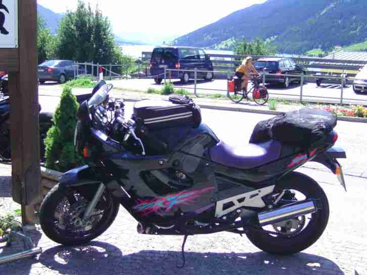 Suzuki GSX 600F