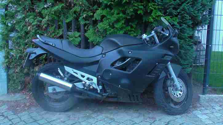 Suzuki GSX 600F