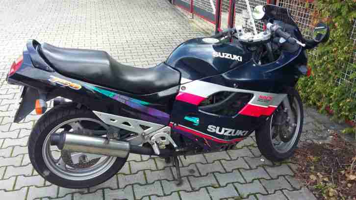 Suzuki GSX 750