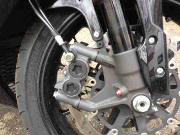 Suzuki GSX-R 1000 K5-K6 Yoshimura Streetfighter 300er Reifen Einarmschwinge TÜV