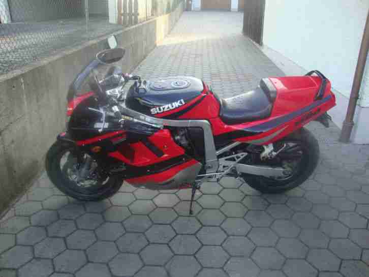 Suzuki GSX R