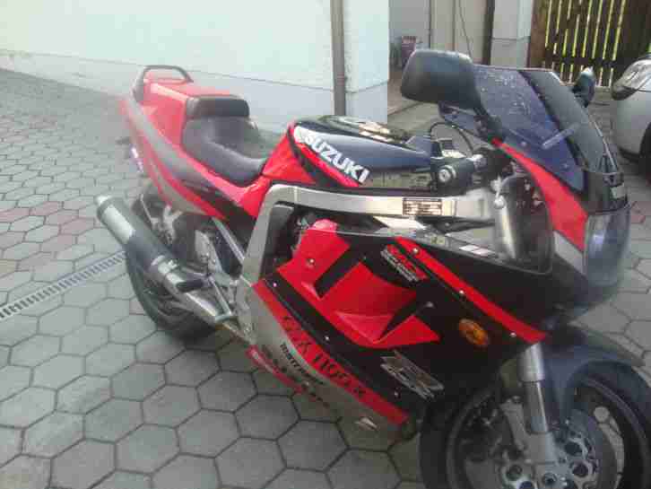 Suzuki GSX R