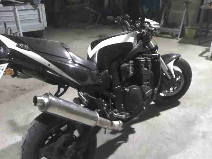 Suzuki GSX-R 1100W Streetfighter