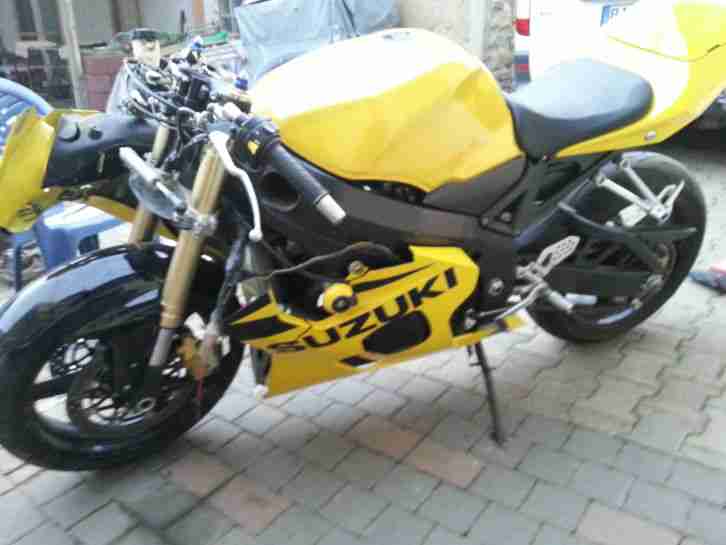 Suzuki GSX R 600 K4 28tkm 1 vorbesitzer (nur plastik teile und lack beschädigt)
