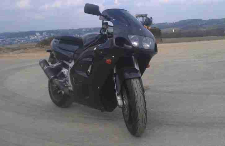 Suzuki GSX-R 750 SRAD GR7DB viele Neuteile