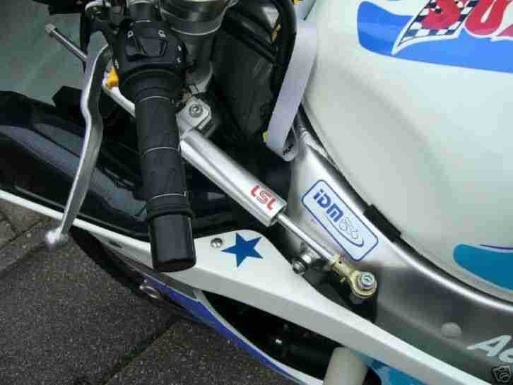 Suzuki GSX-R 750 SRAD RENNSPORT RACEBIKE RUNDSTRECKE