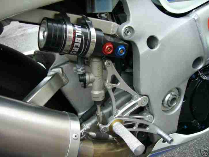 Suzuki GSX-R 750 SRAD RENNSPORT RACEBIKE RUNDSTRECKE
