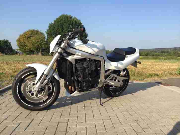 Suzuki GSX R 750 Streetfighter