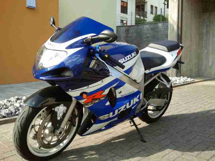 Suzuki GSX-R600 Weiss/Blau K1/K2 Tüv 01/2016 EZ07/2001 Akrapovic Puig