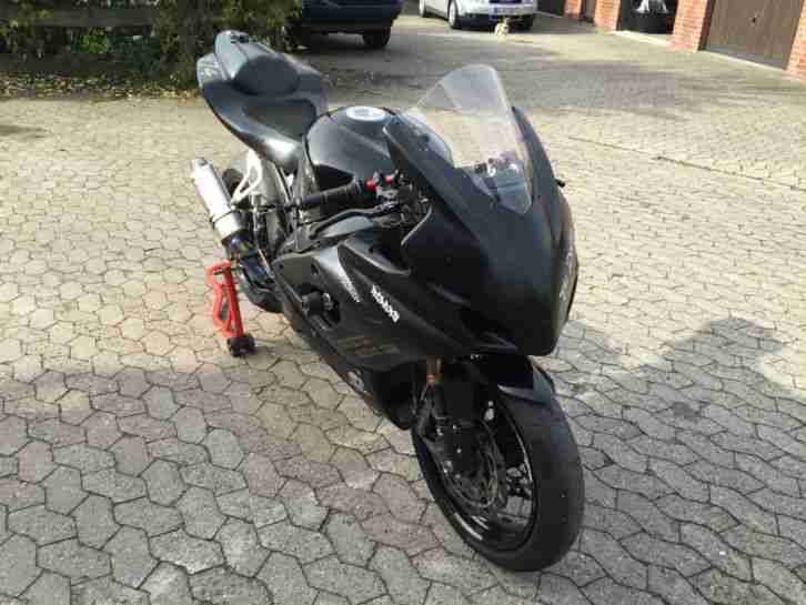 Suzuki GSXR 1000 K6 Rennmotorrad Rennmaschine Rennstrecke Renne Ring