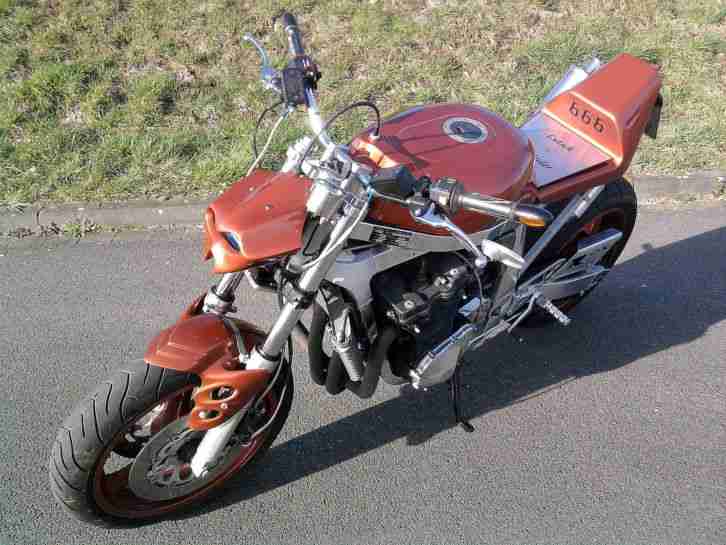 Suzuki GSXR 1100 SEHR SCHÖNER STREETFIGHTER TÜV 8/2016