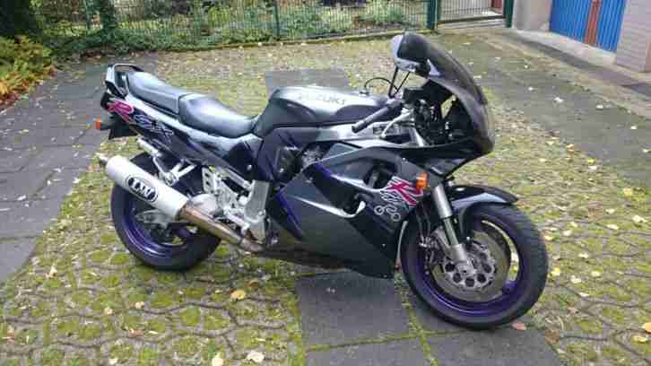 GSXR 1100W mit L&W kpl. Anl., erst