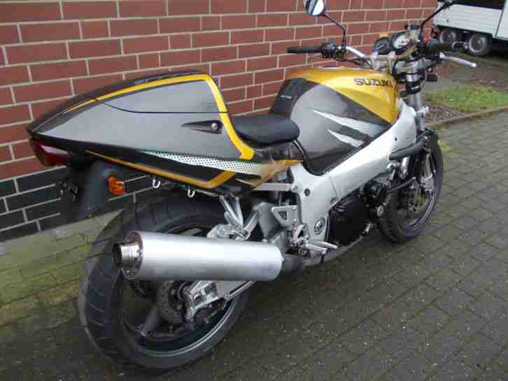 Suzuki GSXR 750 SRAD Naket Bike super Zustand Superbikelenker