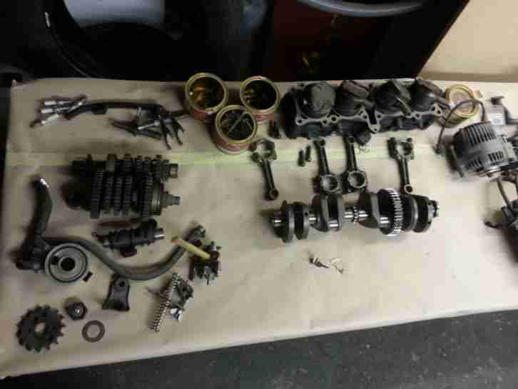 Suzuki GSXR 750 W in teilen