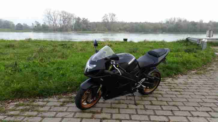 Suzuki GsxR 750 K4