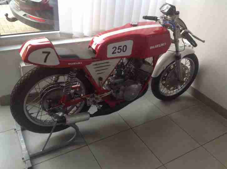 Suzuki Gt 250 Rennmaschine Café Racer Oldtimer