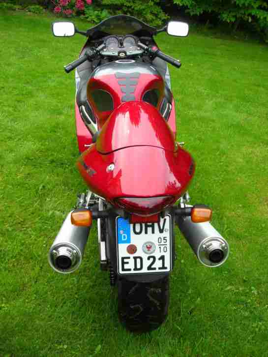 Suzuki Hayabusa GSX 1300 R offene Version Top Zustand sehr wenig km/ original.