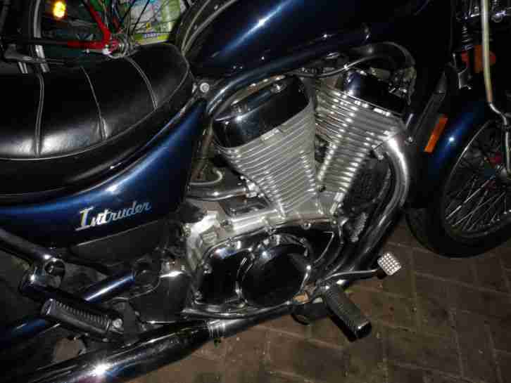 Suzuki Intruder 750