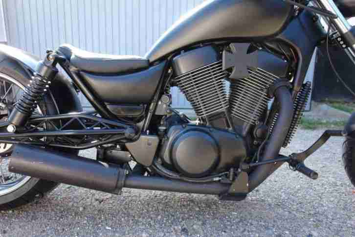 Suzuki Intruder vs 1400 Custom Bike Chopper