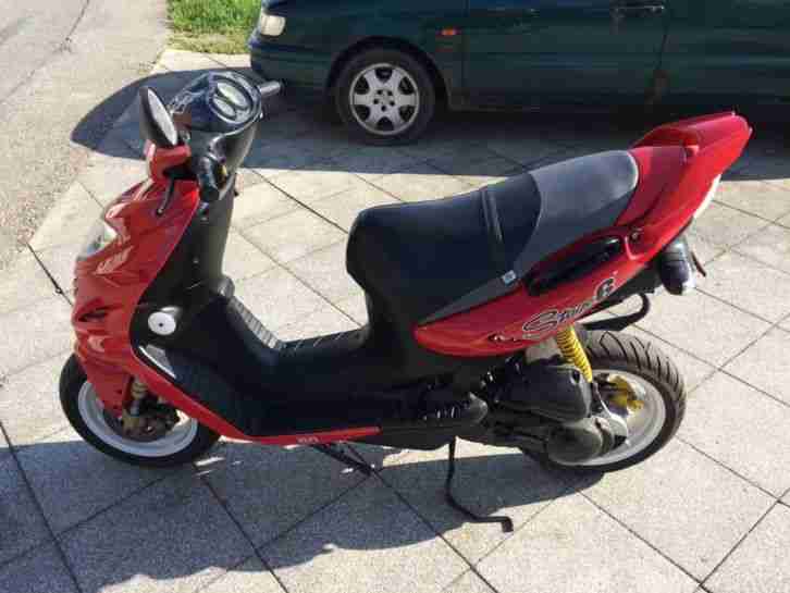 Suzuki Katana AY50 neu lackiert, guter Zustand an Bastler !