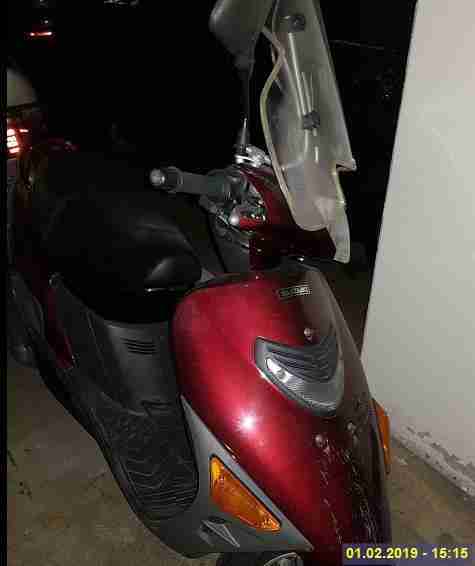 Suzuki Motorroller AN 125 - 10 PS