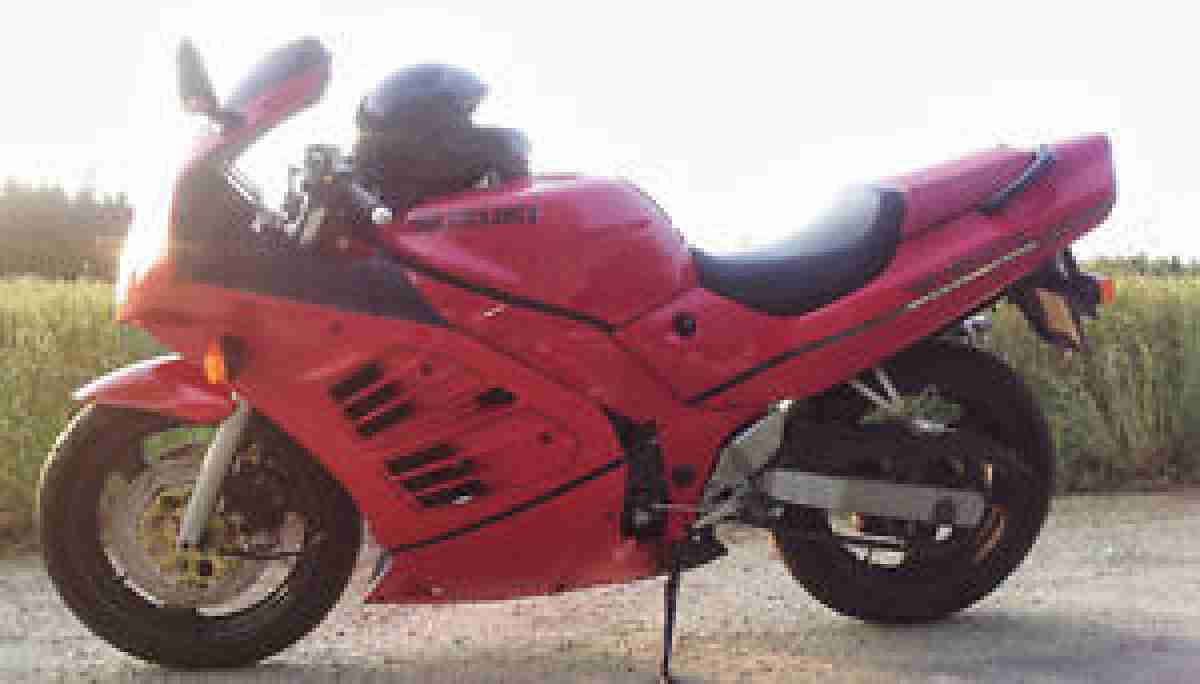 Suzuki RF 600 R rot