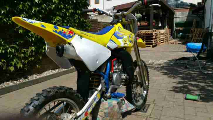 Suzuki RM