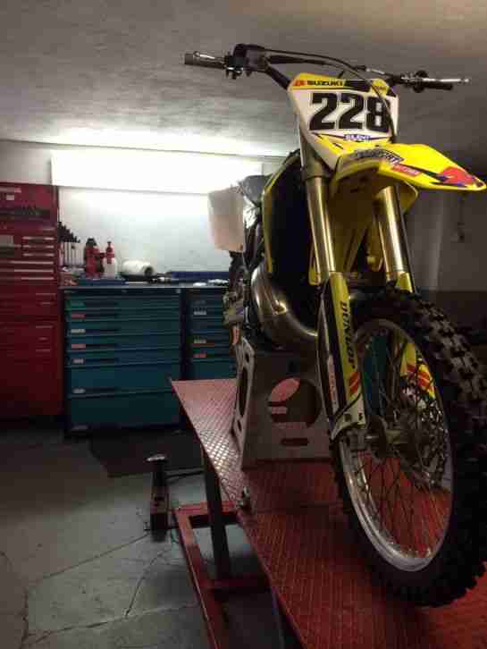 Suzuki RM 250 Bj. 2005 TOP , keine RMZ 250.. 2 Takt Power und SPASS PUR !!!!