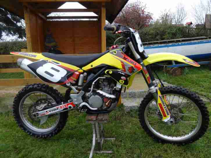 RMZ Motocross 4 Takter Baujahr 2005