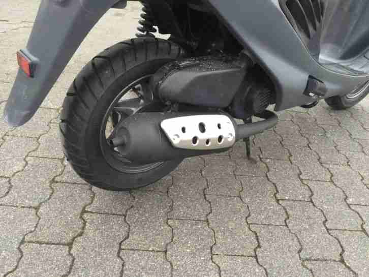 Suzuki Roller AP 50 ccm 2 Takt Motor Scooter gebraucht nur 5000 km