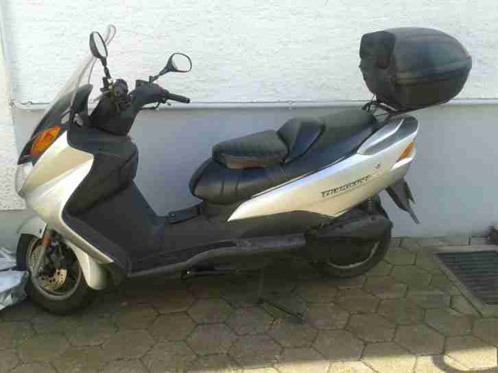 Suzuki Roller, silber, 125 ccm, 42.560 km, Scheckheft, TÜV abgelaufen 7/2015